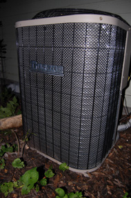 picture of central air conditioner outside a home